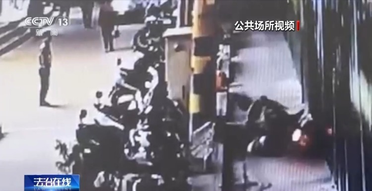 该名小孩家, 由监护人承, 担连带赔偿