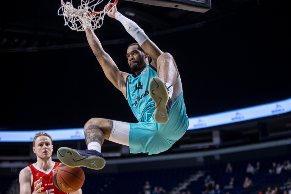 鹕已经与此 鹕已经与此