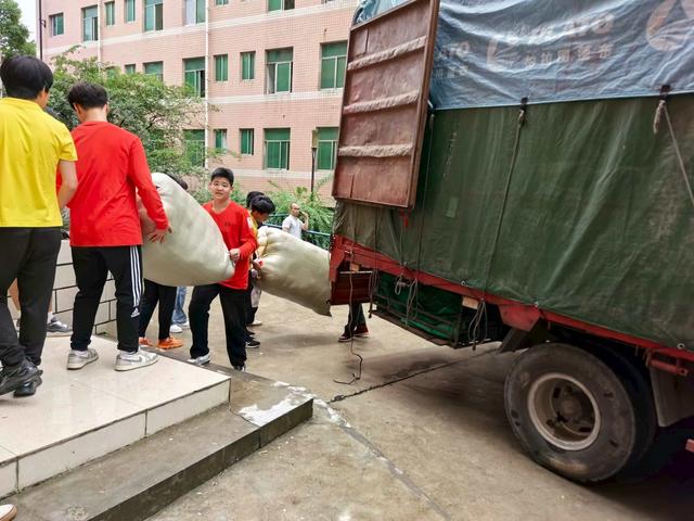 专业, src 专业, src